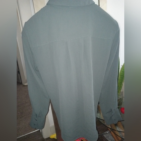 H&M, Women's Polyester, Green,Button Down Shirt, Size Small - Picture 3 of 3